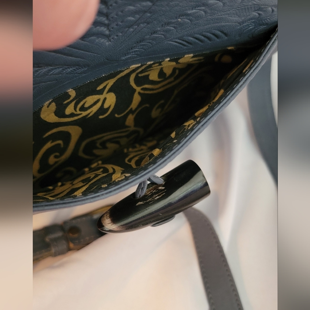 Leaders In Leather Tooled Crossbody Bag - Picture 10 of 13